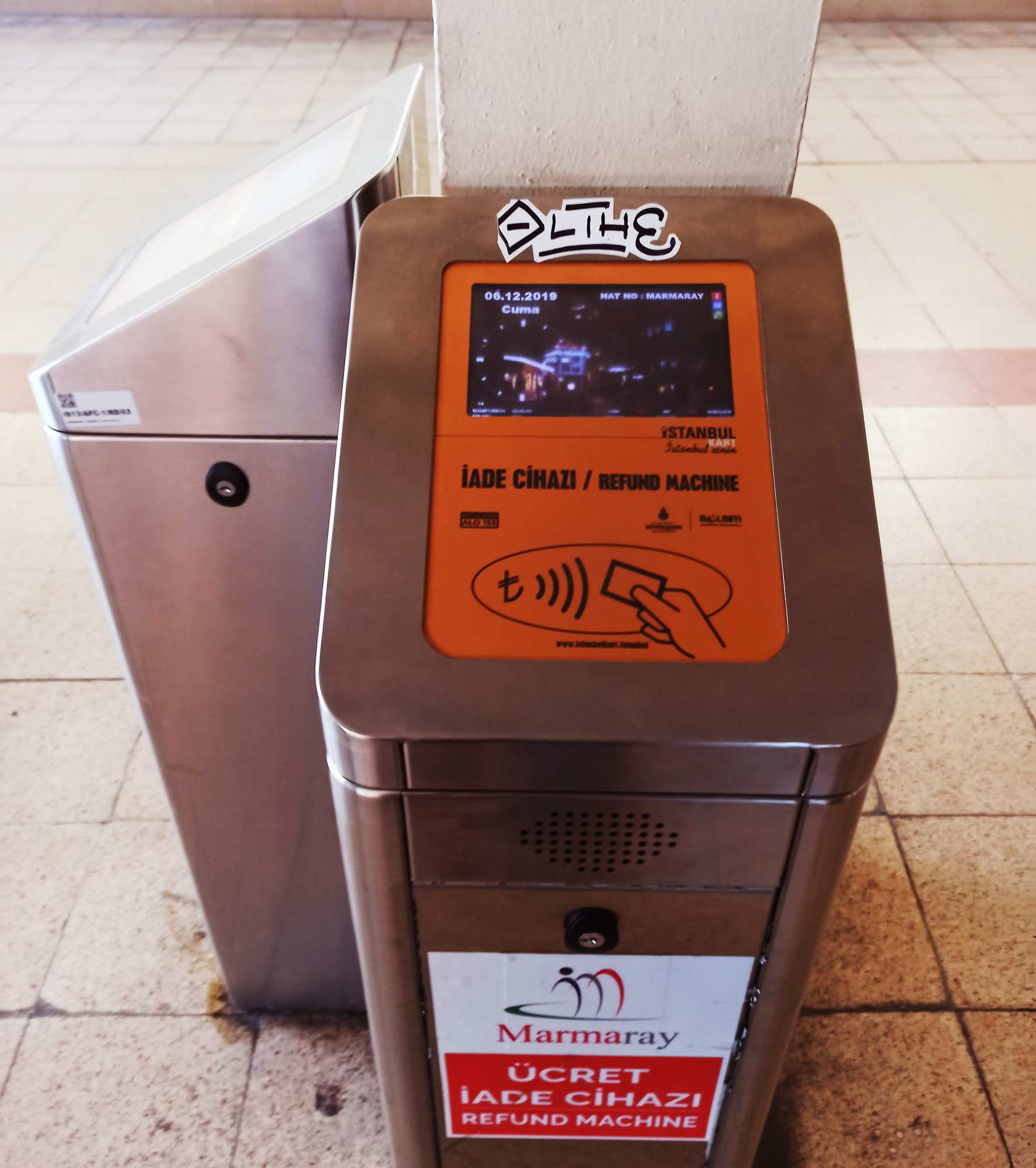Автомат по возврату денежных средств на istanbulkart за проезд на Мармарай в Стамбуле