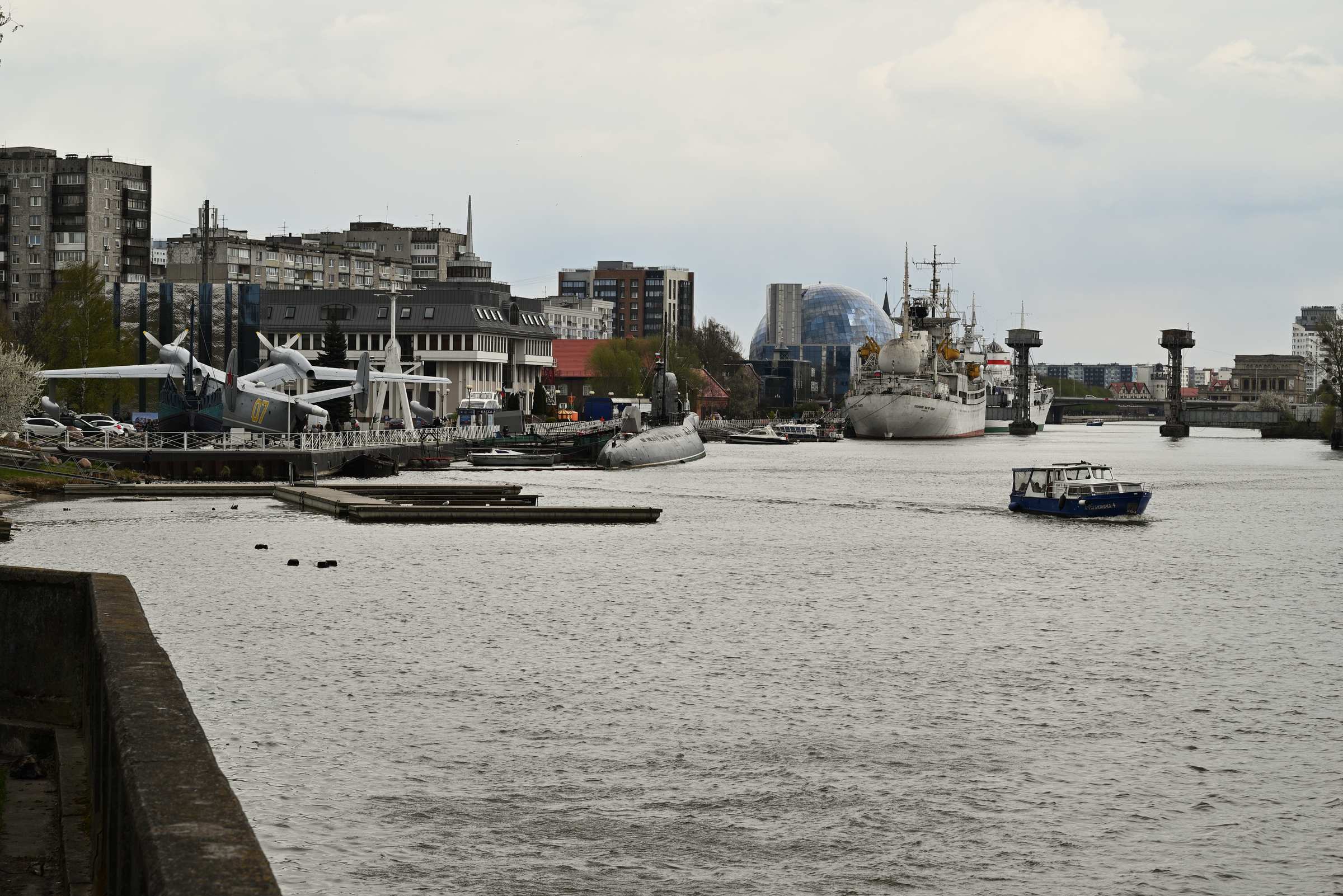 Калининград. Вид с Двухъярусного моста на музей Мирового океана.