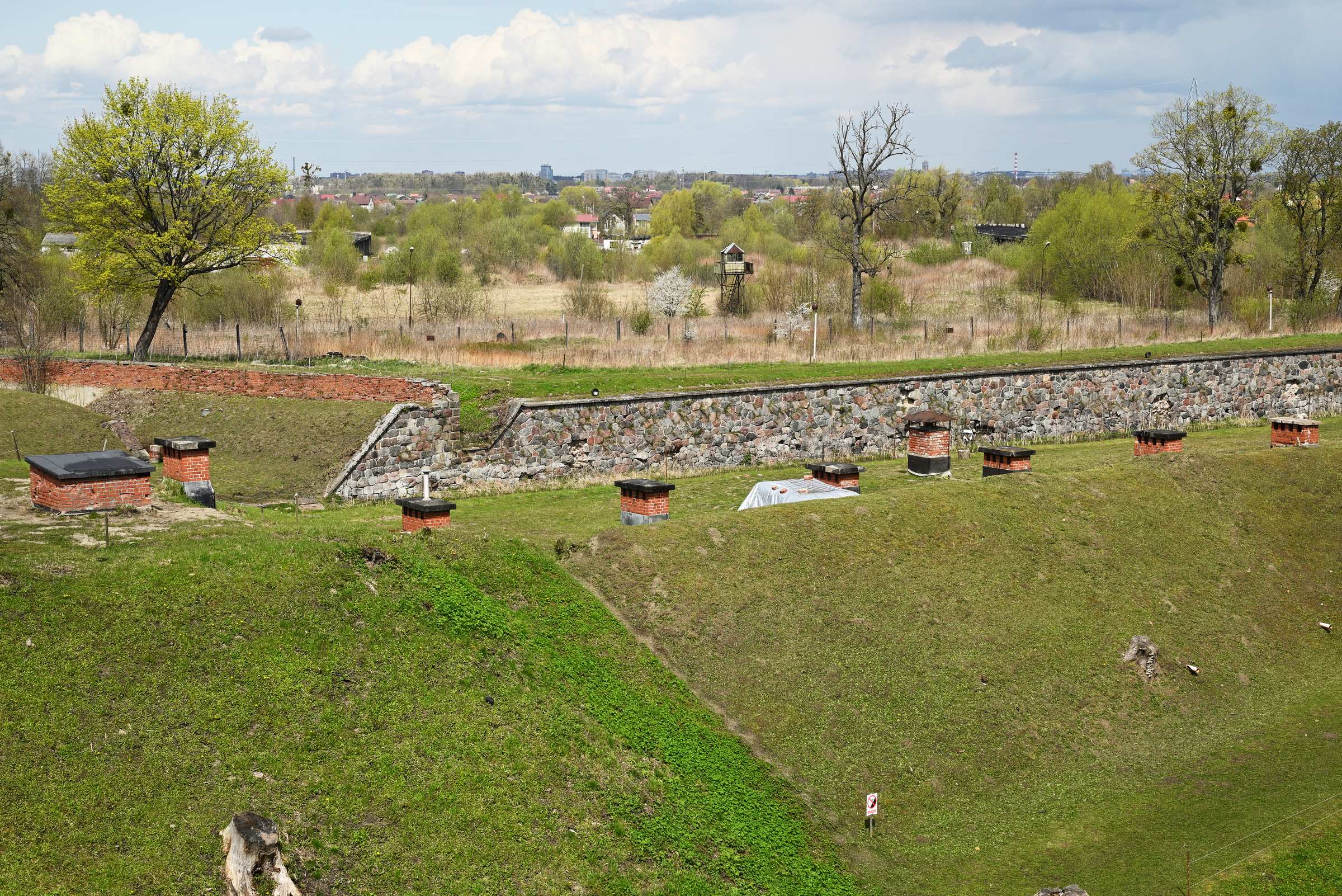 Калининград. Форт XI Дёнхофф. Вид от форта на Калининград.