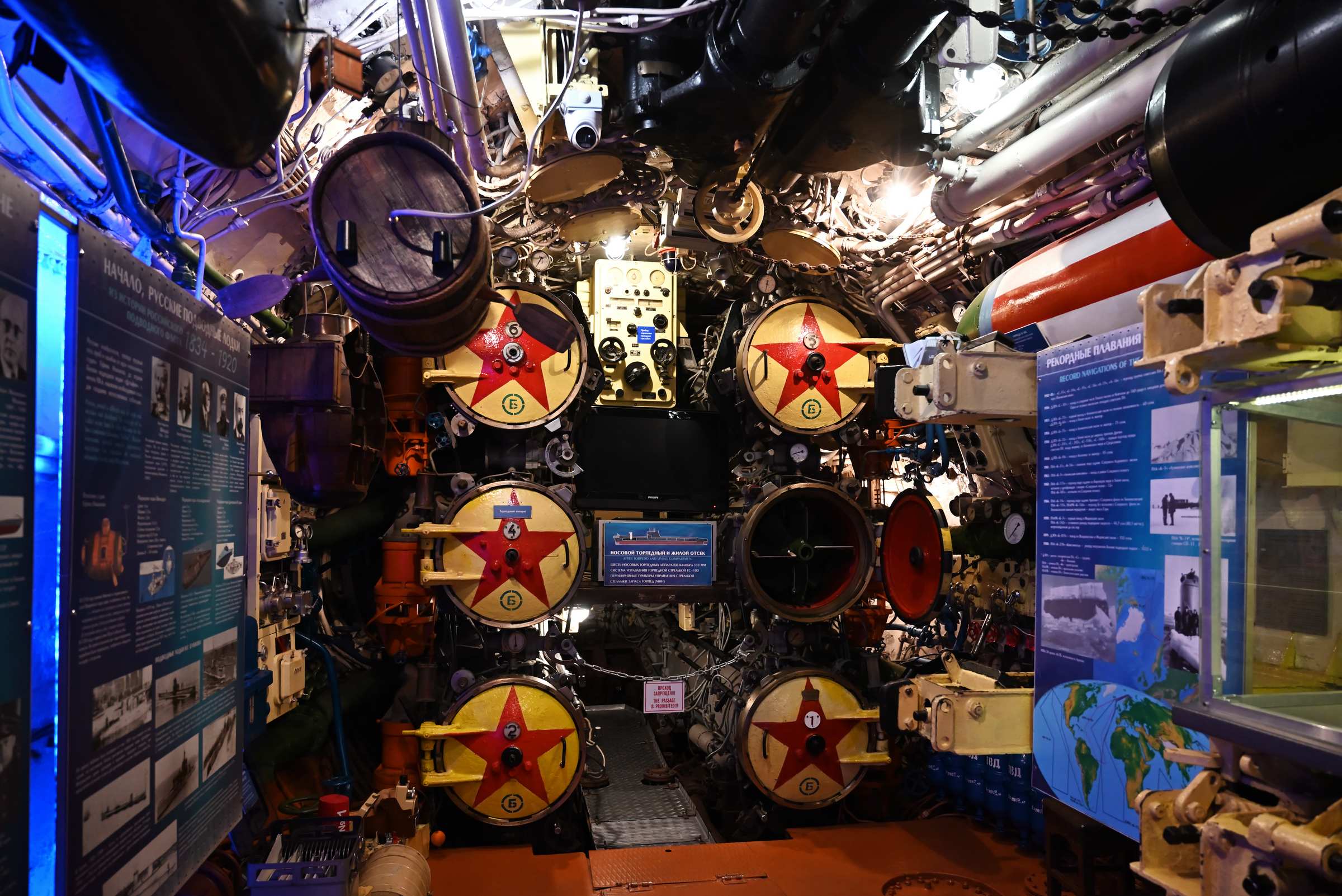 Калининград. Музей Мирового океана. Подводная лодка Б-413. Носовой торпедный отсек.