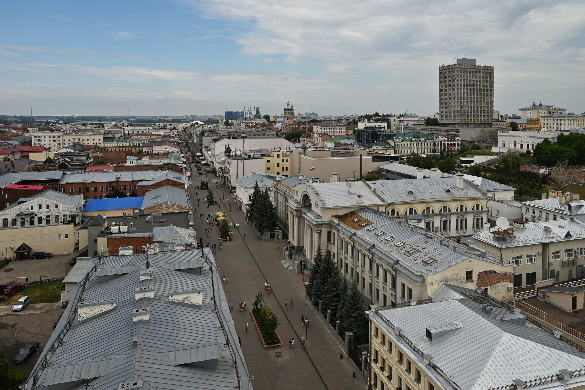 Вид на Казань с колокольни Богоявленского собора