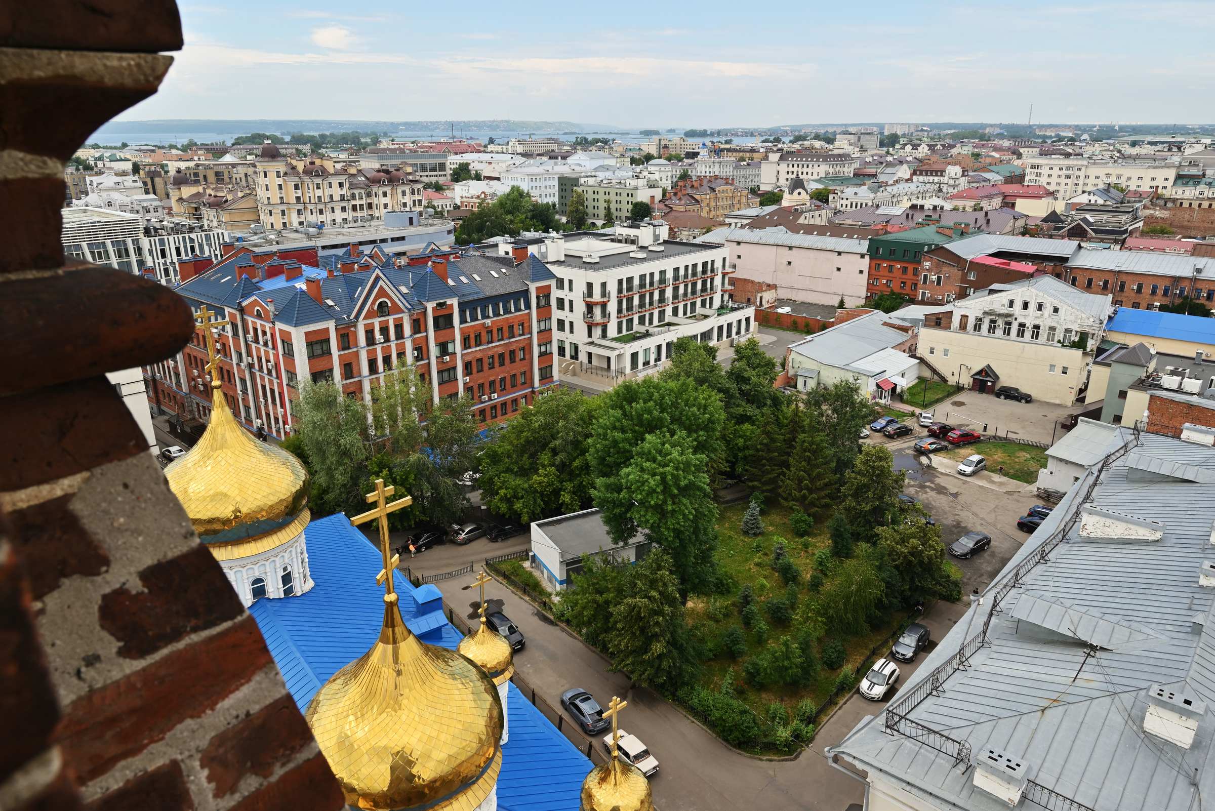 Вид на Казань с колокольни Богоявленского собора