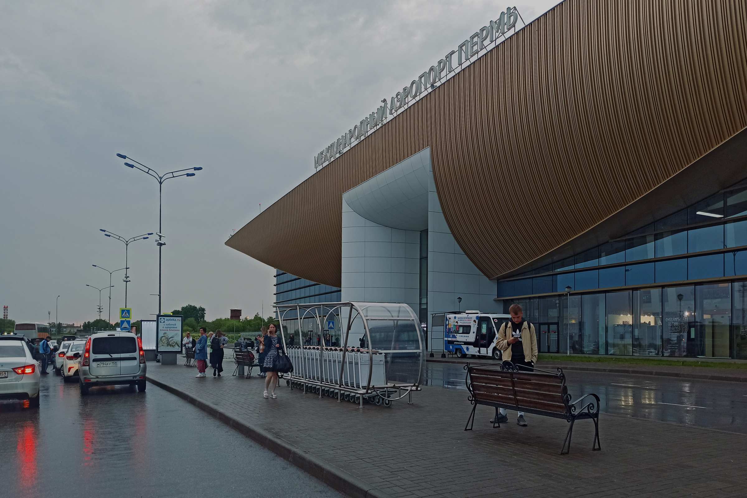 Здание аэропорта в Перми.