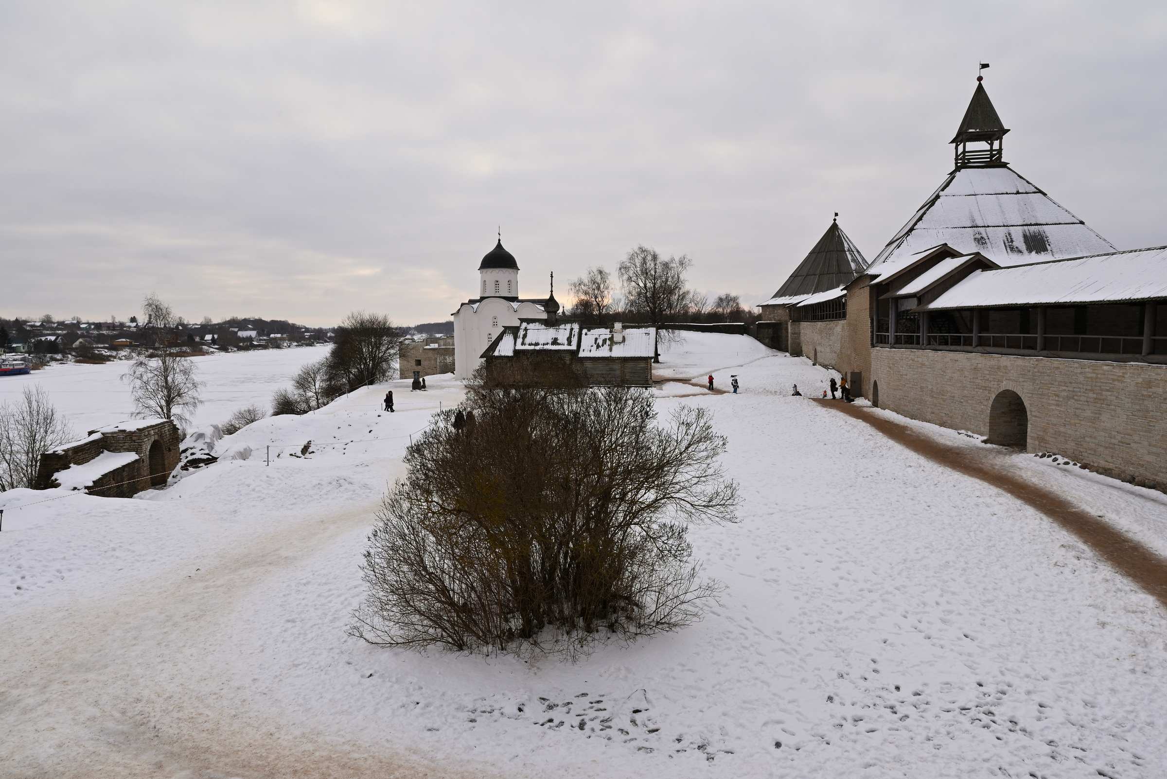 Староладожская крепость зимой