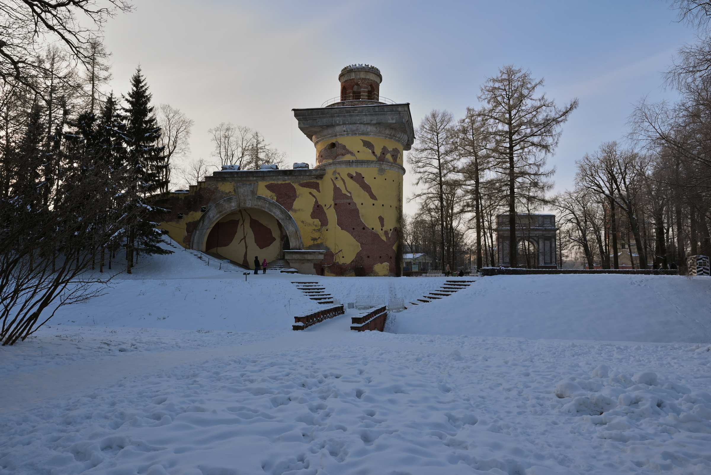 Екатерининский парк зимой. Башня-руина
