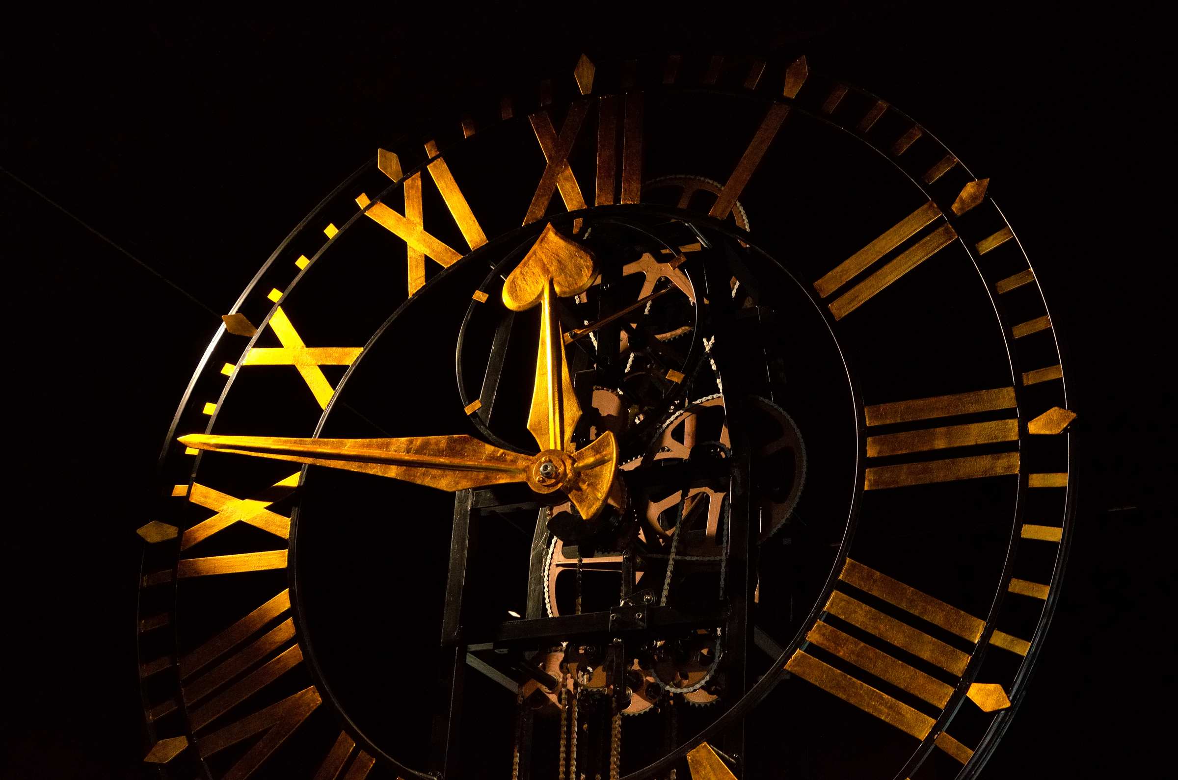Часы-скелетоны музее науки и техники в Петропавловской крепости