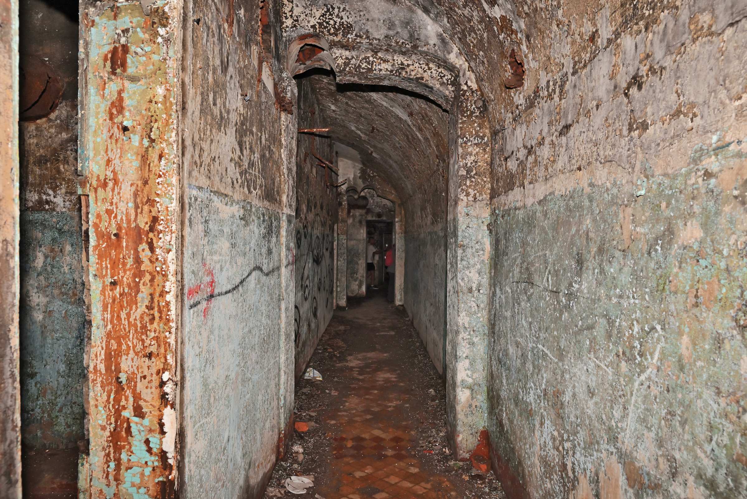 В подземельях форта Суворова