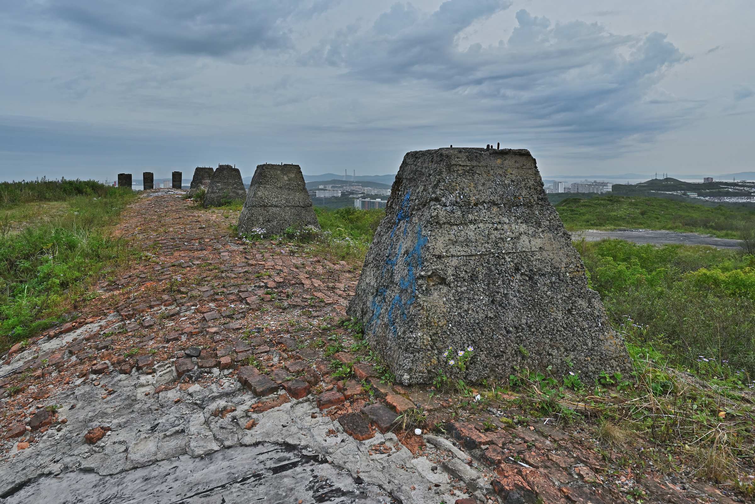 Недостроенный узел связи у форта Суворова