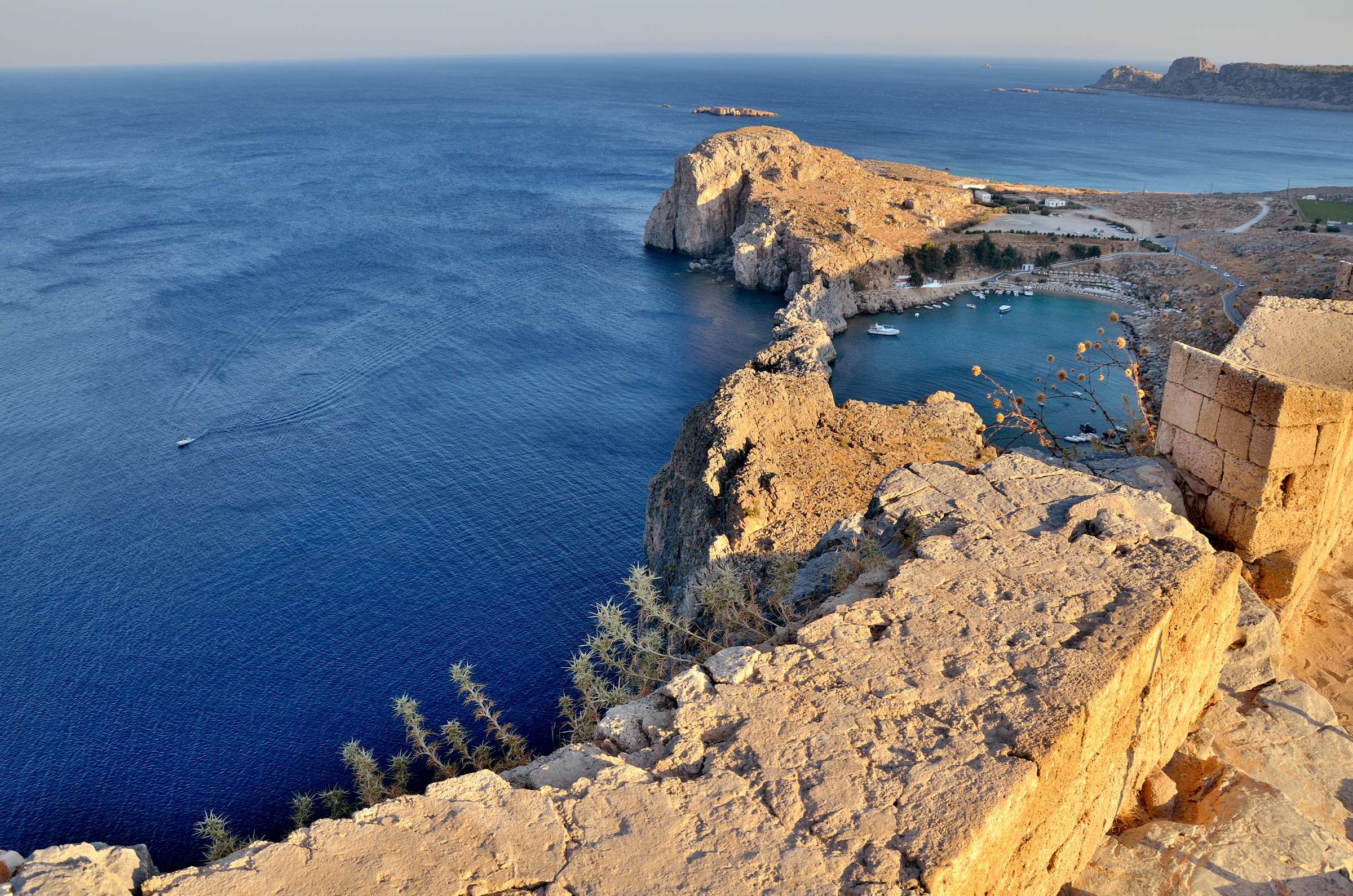 Вид на бухту апостола Павла из Акрополя Линдоса