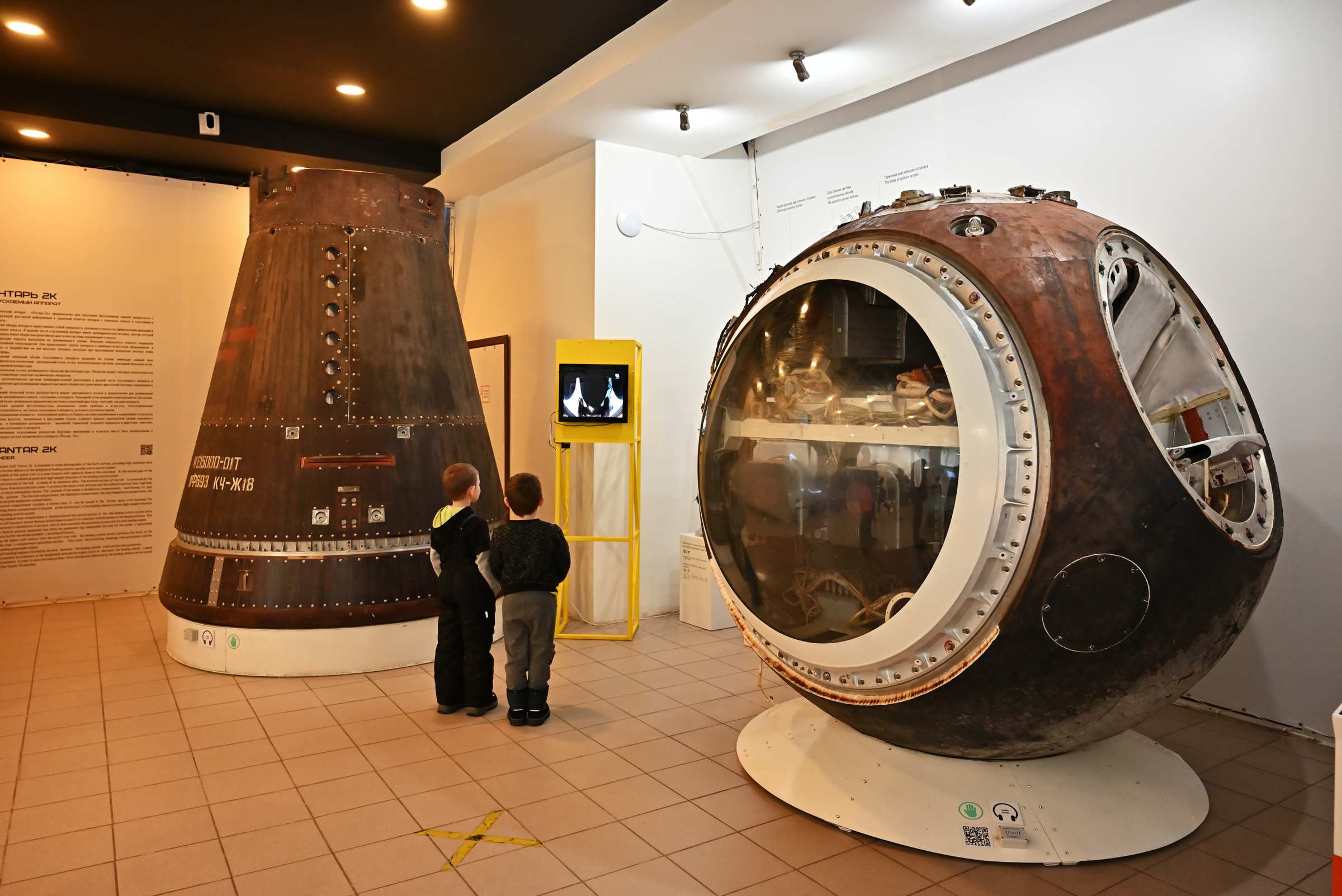 Постоянная экспозиция «Самара Космическая». Спускаемые аппараты «Янтарь-2К» и «Ресурс-Ф1».
