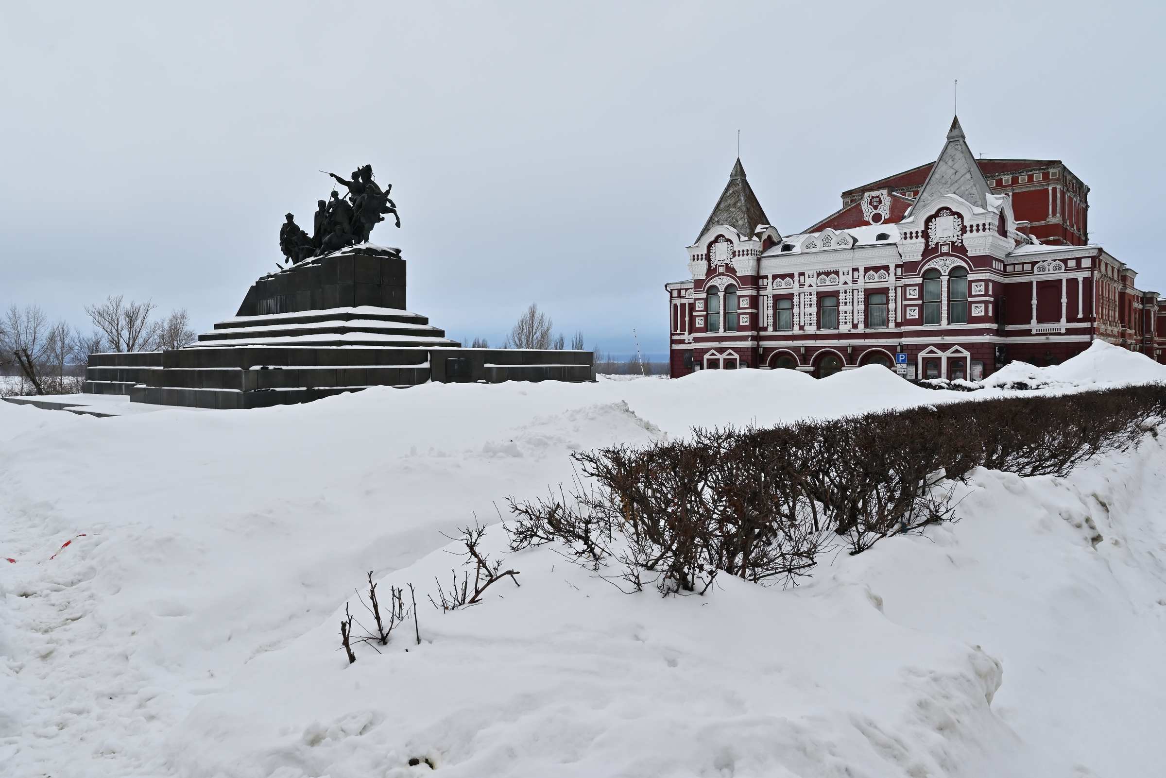 Площадь Чапаева в Самаре зимой.