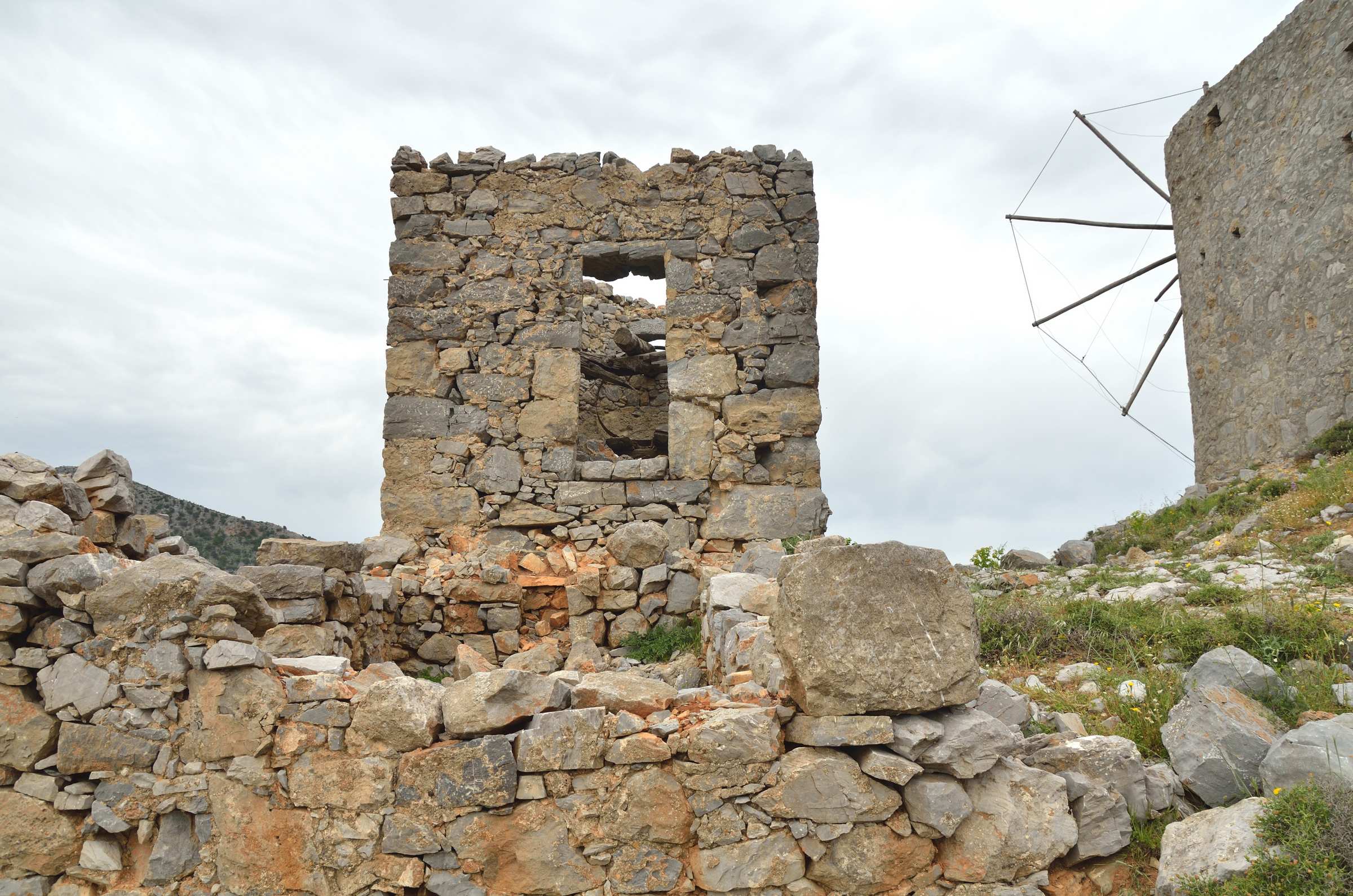 Заброшенные мельницы на Крите